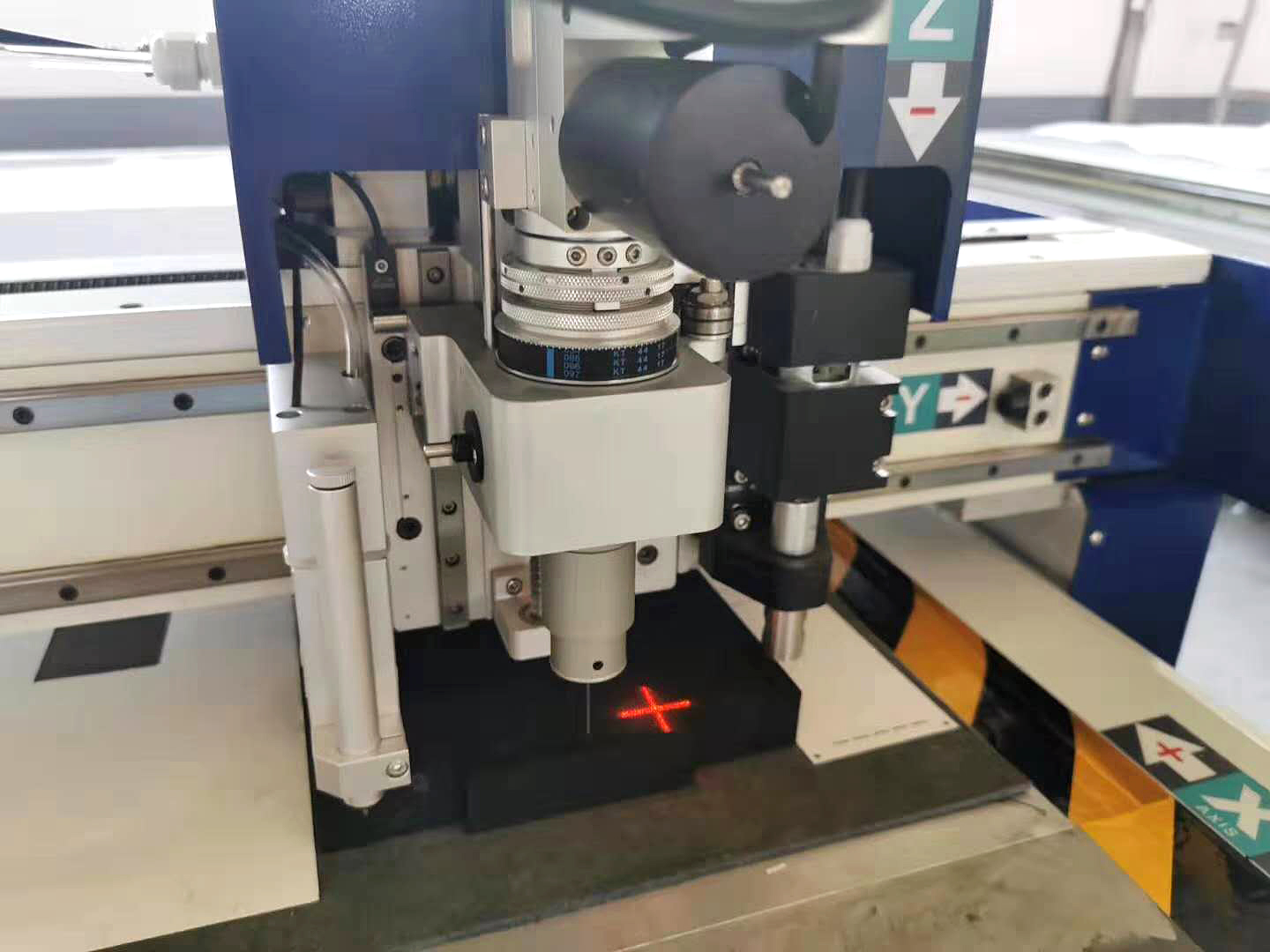 Superstar CNC CX- Material de cuero suave automático Máquina de cortador de cuchillas vibrante