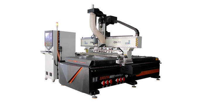 ¿En qué industrias se utilizan máquinas de grabado en carpintería?
